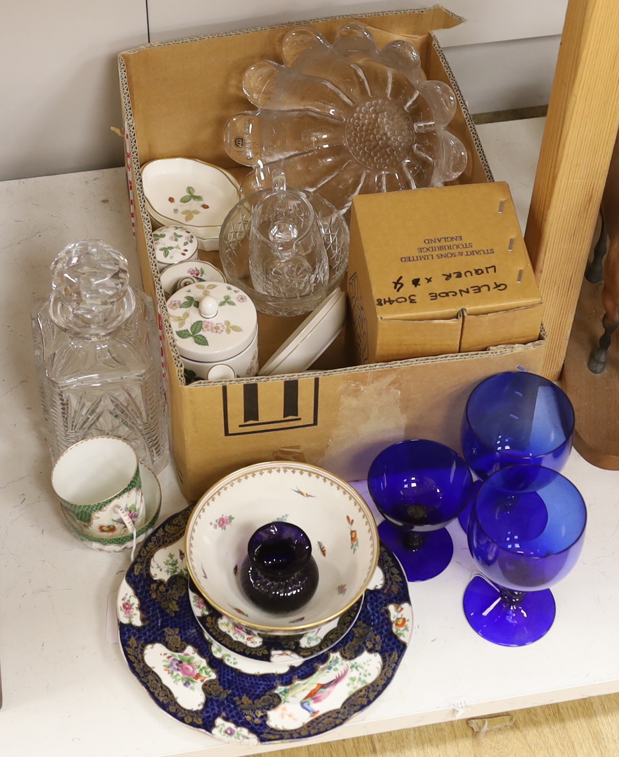 Mixed ceramic tableware, a lead crystal decanter, etc.